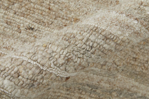 HomeRoots 4' Elegant Ivory Hand-Woven Abstract Area Rug for Modern and Traditional Spaces, 100% Wool Blend 2' X 3' 567514