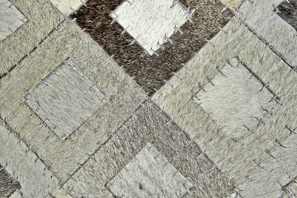 HomeRoots 6' Luxe Faux Cowhide Geometric Area Rug in Black, Gray, and White - Modern Style for Any Space 6' X 9' 567699