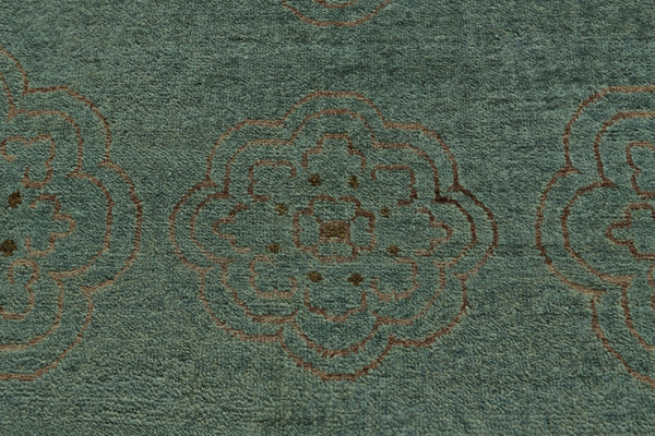 HomeRoots 4' Hand-Knotted Floral Area Rug in Muted Green, Blue & Taupe – Vintage Charm for Any Space 2' X 3' 567909