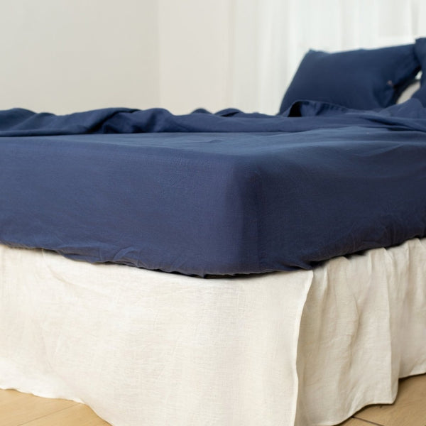 HomeRoots Navy Blue Linen Queen Fitted Sheet - Luxurious Comfort, Breathable Design for Restorative Sleep 568229