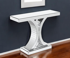 Homeroots 39" Silver Mirrored Glass Pedestal Console Table - Chic Entryway Accent For Any Room's Elegance!   568865