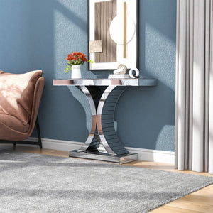 Homeroots 39" Silver Mirrored Glass Pedestal Console Table - Chic Entryway Accent For Any Room's Elegance!   568865