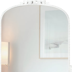 Homeroots 32" White Arch Baroque Framed Accent Mirror  Mirror 569261