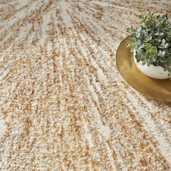 Homeroots 4' X 6' Ivory Abstract Area Rug – Stylish Modern Design For Warmth And Elegance In Any Space 4' X 6' Polyester 569631