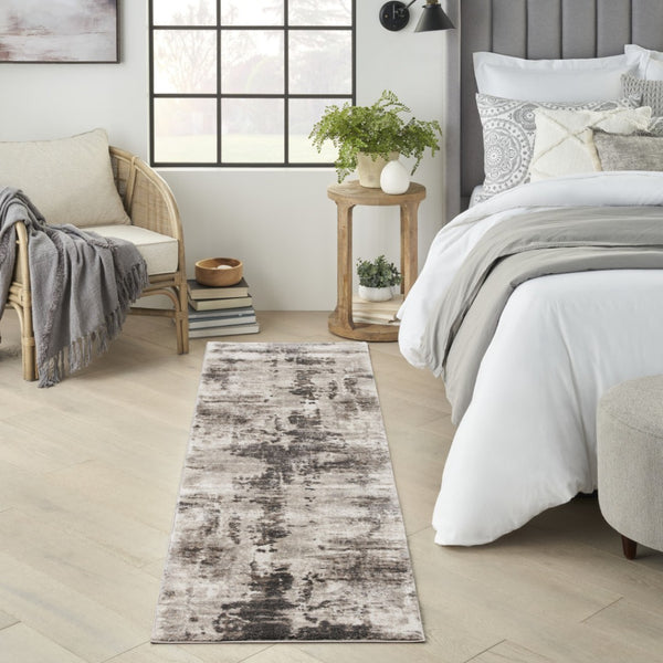 HomeRoots 5' Tan Abstract Area Rug - Modern Power Loomed Design for Soft Comfort and Effortless Style in Any Room 8' Runner 569647