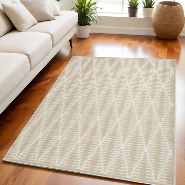 Homeroots 5' X 7' Beige Geometric Area Rug  Polypropylene 569740
