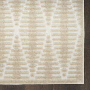 Homeroots 5' X 7' Beige Geometric Area Rug  Polypropylene 569740