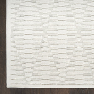 Homeroots 5' X 7' Ivory Geometric Area Rug  Polypropylene 569741