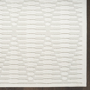 Homeroots 5' X 7' Ivory Geometric Area Rug  Polypropylene 569741