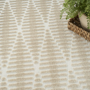 HomeRoots 7' Beige Geometric Area Rug - Modern Style, Low-Pile Comfort, Perfect for Any Room Decor, Easy Care 7' X 9' 569743