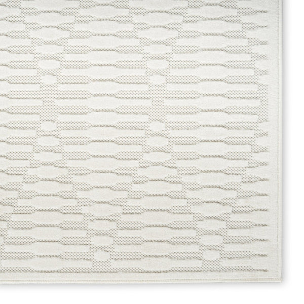 HomeRoots 7' Elegant Ivory Geometric Area Rug for Modern Spaces - Durable, Low Pile, Perfect for Any Room 7' X 9' 569744