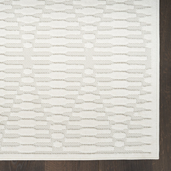 Homeroots 7' X 9' Ivory Geometric Area Rug  Polypropylene 569744