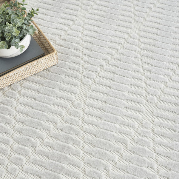 HomeRoots 7' Gray Geometric Area Rug - Modern Style, Durable Design & Perfect for Any Room in Your Home 7' X 9' 569745