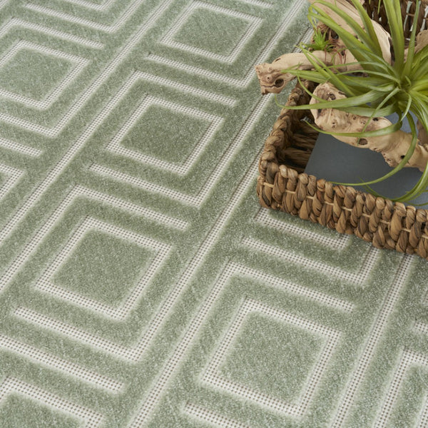 HomeRoots 8' Modern Green Geometric Area Rug - Stylish Contemporary Design for Living Rooms and Entryways 8' X 10' 569758