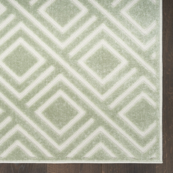 Homeroots 8' X 10' Green Geometric Area Rug  Polypropylene 569758