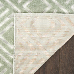HomeRoots 8' Modern Green Geometric Area Rug - Stylish Contemporary Design for Living Rooms and Entryways 8' X 10' 569758