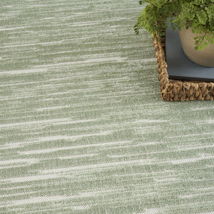 HomeRoots 8' Green Geometric Area Rug – Modern Design for Living Rooms, Bedrooms & Home Offices, Easy Care! 8' X 10' 569759