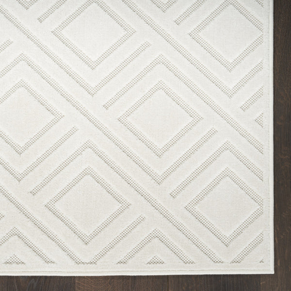 Homeroots 8' X 10' Ivory Geometric Area Rug  Polypropylene 569765