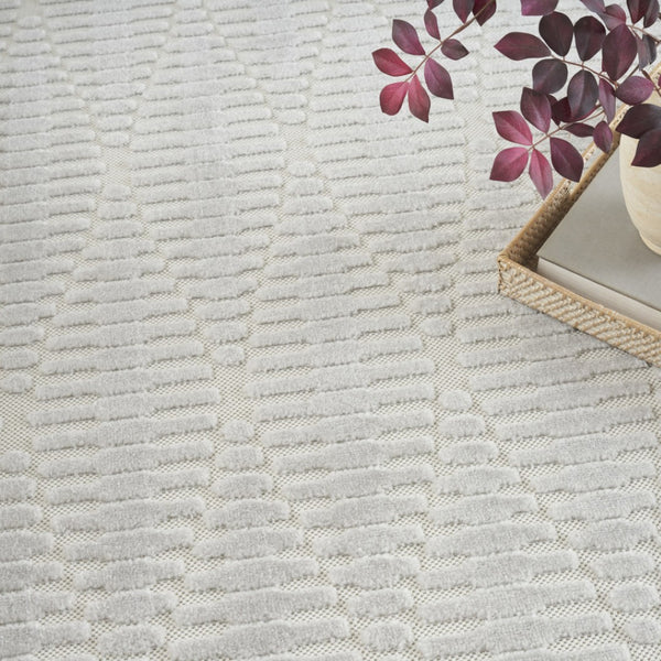 HomeRoots 8' Gray Geometric Area Rug - Modern Design for Sophisticated Spaces, Easy Care & Durability in Style 8' X 10' 569767