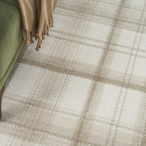 HomeRoots 8' Ivory Plaid Round Rug - Timeless Power-Loomed Design for Classic Elegance in Any Space 9' X 12' 569867