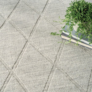HomeRoots 4' Gray Wool Geometric Area Rug - Cozy, Modern Design for Small Spaces, Perfect for Entryways & More 4' X 6' 569920