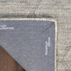 HomeRoots 4' Gray Wool Geometric Area Rug - Cozy, Modern Design for Small Spaces, Perfect for Entryways & More 4' X 6' 569920