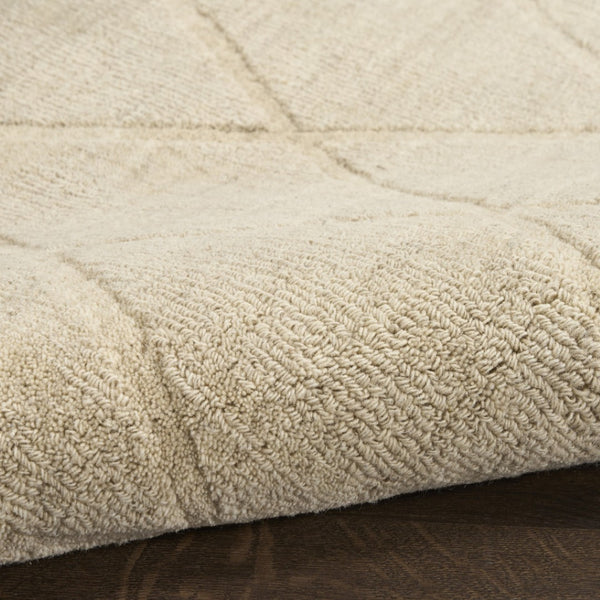 HomeRoots 4' Beige Geometric Wool Area Rug - Modern, Soft, Durable Design Perfect for Small Spaces and Entryways 5' X 7' 569923