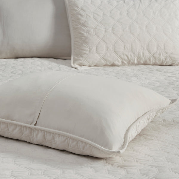 English Elm 3 Madison Park Harper Velvet Quilt Set King/Cal King Soft Geometric Quilted Texture Antimicrobial Finish Ivory 17.72 L x 16.14 W x 8.27 H B03597470