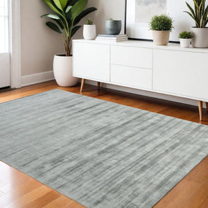 HomeRoots 4' Elegant Silver and Gray Abstract Hand-Woven Area Rug for Contemporary Home Décor and Comfort 4' X 6' 570207