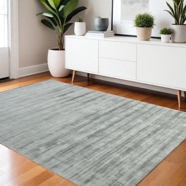 HomeRoots 4' Elegant Silver and Gray Abstract Hand-Woven Area Rug for Contemporary Home Décor and Comfort 4' X 6' 570207