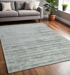 HomeRoots 4' Elegant Silver and Gray Abstract Hand-Woven Area Rug for Contemporary Home Décor and Comfort 5' X 8' 570208