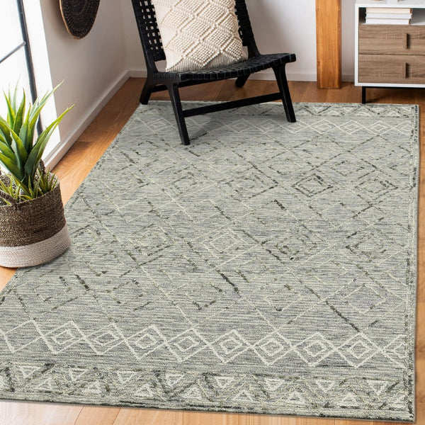 HomeRoots 5' Gray Ivory and Black Wool Argyle Hand Hooked Area Rug – Timeless Design for Cozy Interiors 5' X 8' 570312