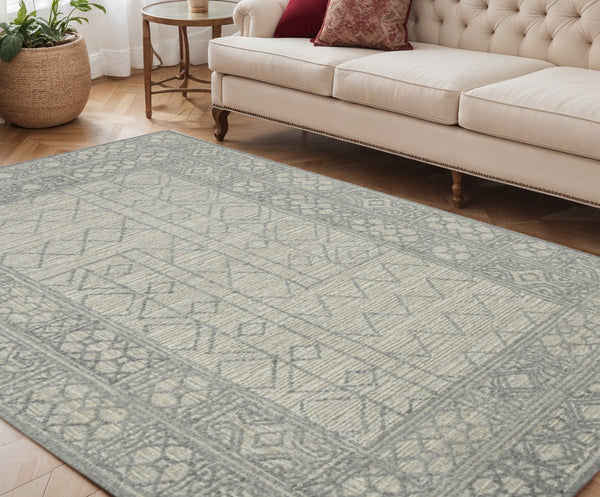 HomeRoots 5' Hand-Hooked Wool Southwestern Area Rug - Gray & Ivory, Artisan Crafted for Cozy Spaces 5' X 8' 570320