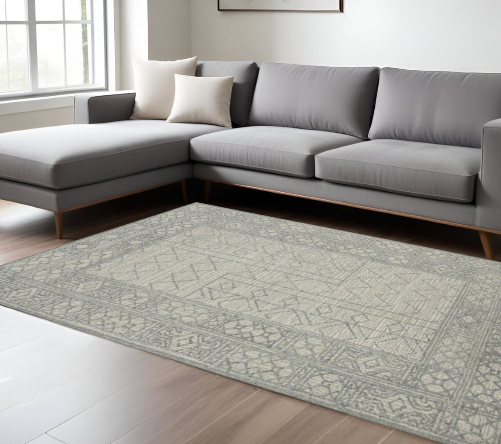 HomeRoots 5' Hand-Hooked Wool Southwestern Area Rug - Gray & Ivory, Artisan Crafted for Cozy Spaces 9' X 13' 570322