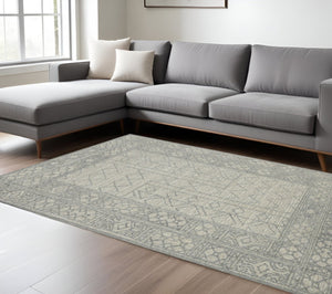 HomeRoots 5' Hand-Hooked Wool Southwestern Area Rug - Gray & Ivory, Artisan Crafted for Cozy Spaces 9' X 13' 570322