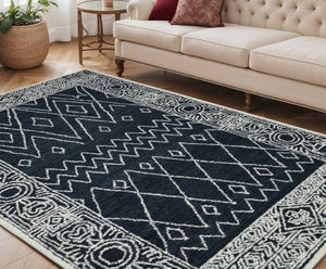 HomeRoots 5' Handcrafted Southwestern Wool Area Rug in Charcoal and Ivory – Perfect for Cozy Living Spaces 5' X 8' 570328