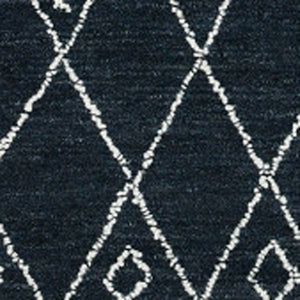 HomeRoots 5' Handcrafted Southwestern Wool Area Rug in Charcoal and Ivory – Perfect for Cozy Living Spaces 5' X 8' 570328
