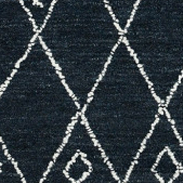 HomeRoots 5' Handcrafted Southwestern Wool Area Rug in Charcoal and Ivory – Perfect for Cozy Living Spaces 5' X 8' 570328