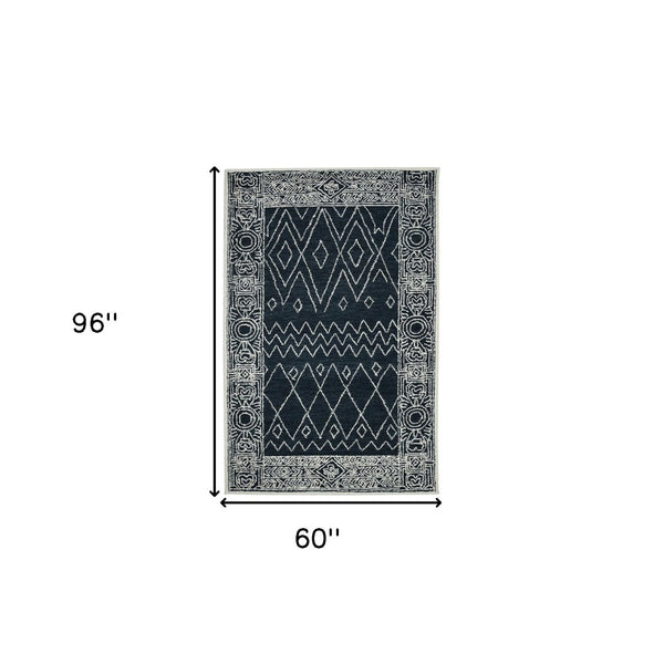 HomeRoots 5' Handcrafted Southwestern Wool Area Rug in Charcoal and Ivory – Perfect for Cozy Living Spaces 5' X 8' 570328