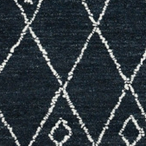 HomeRoots 5' Handcrafted Southwestern Wool Area Rug in Charcoal and Ivory – Perfect for Cozy Living Spaces 8' X 10' 570329