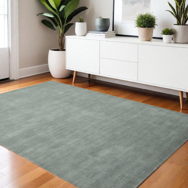 HomeRoots 4' Gray Wool Hand-Woven Area Rug – Artisanal Comfort and Style for Cozy Spaces and Entryways 4' X 6' 570643
