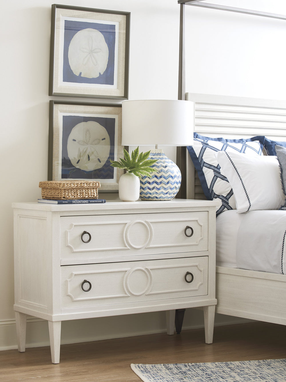 Lexington Tommy Bahama Home Brantley Bachelor's Chest - Coastal Elegance In Shell White With Distinctive Textures And Design Caribbean Sands  570-624
