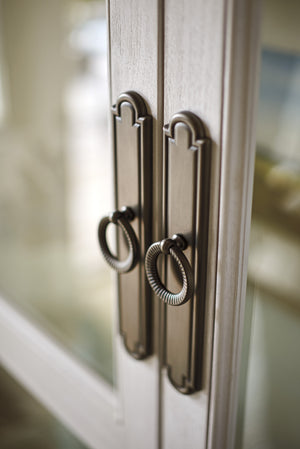 Lexington Tommy Bahama Home Sanctuary Curio China Cabinet - Elegant Coastal Design With Glass Doors, Adjustable Shelves & Led Lighting Caribbean Sands  570-864