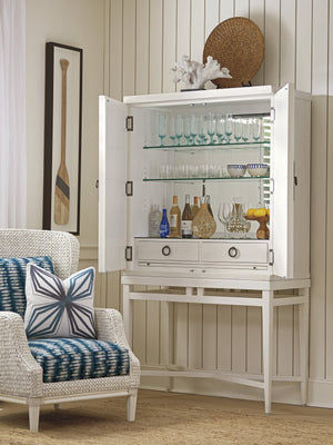 Lexington Tommy Bahama Home Jensen Beach Bar Cabinet - Coastal Elegance With Mirrored Back, Led Lighting, And Adjustable Shelves Caribbean Sands  570-961c