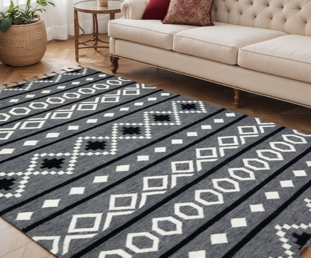 HomeRoots 5' Wool Tribal Flatweave Handmade Area Rug with Fringe - Versatile Gray, White, and Black Design 5' X 8' 571080