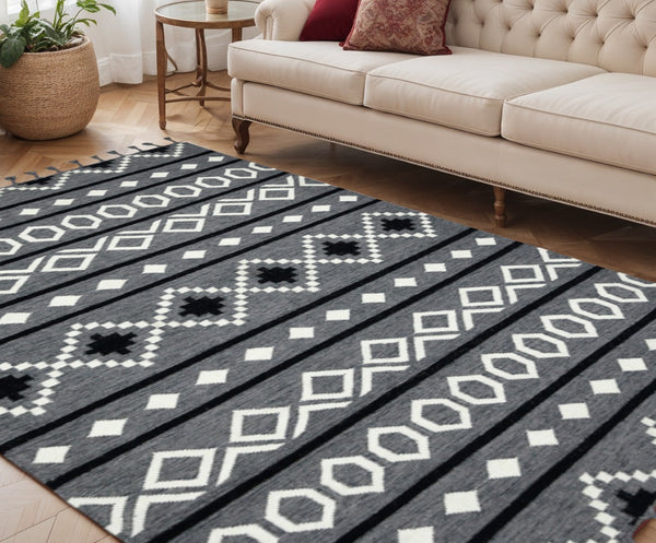HomeRoots 5' Wool Tribal Flatweave Handmade Area Rug with Fringe - Versatile Gray, White, and Black Design 5' X 8' 571080