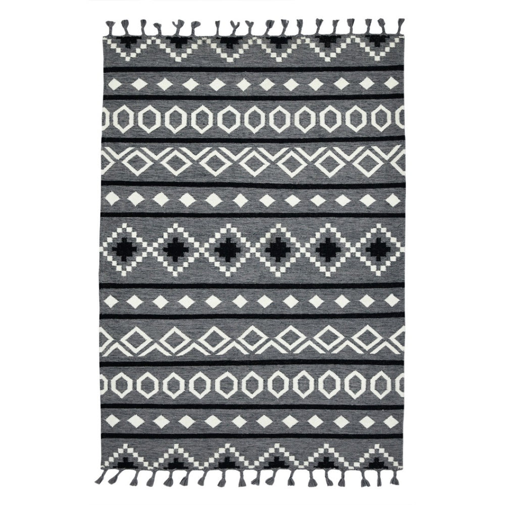 HomeRoots 5' Wool Tribal Flatweave Handmade Area Rug with Fringe - Versatile Gray, White, and Black Design 5' X 8' 571080