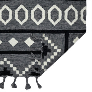 HomeRoots 5' Wool Tribal Flatweave Handmade Area Rug with Fringe - Versatile Gray, White, and Black Design 5' X 8' 571080