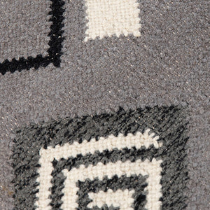 HomeRoots 5' Gray White and Black Wool Tribal Handmade Area Rug - Artisan Flatweave with Fringe Design 8' X 10' 571089