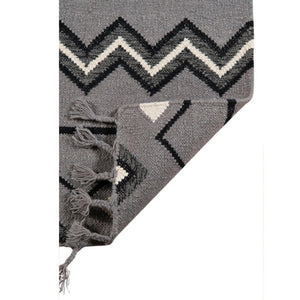 HomeRoots 5' Gray White and Black Wool Tribal Handmade Area Rug - Artisan Flatweave with Fringe Design 8' X 10' 571089
